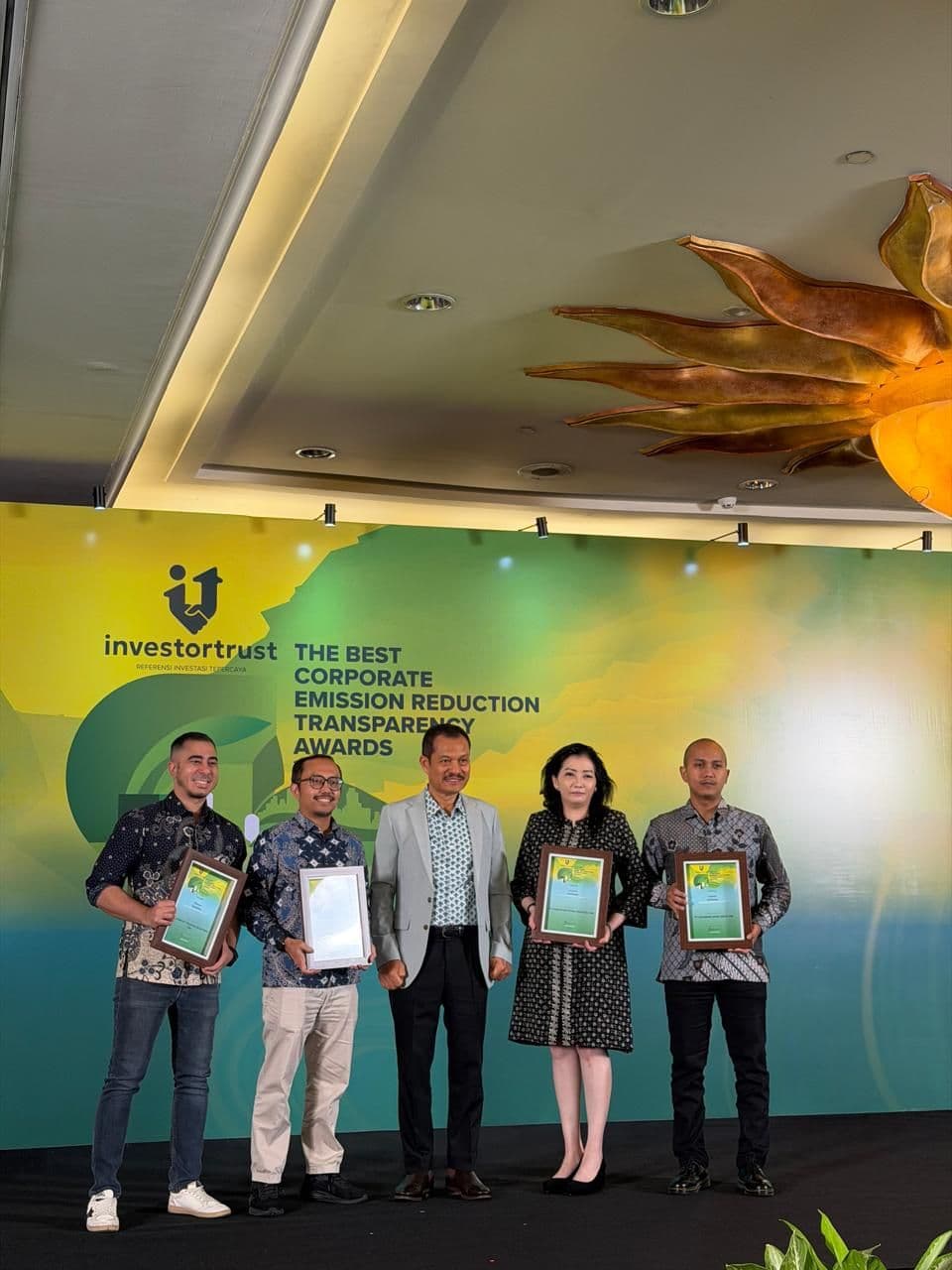PT Dian Swastatika Sentosa Tbk Achieves “The Best Corporate Emission Reduction Transparency Awards 2026”